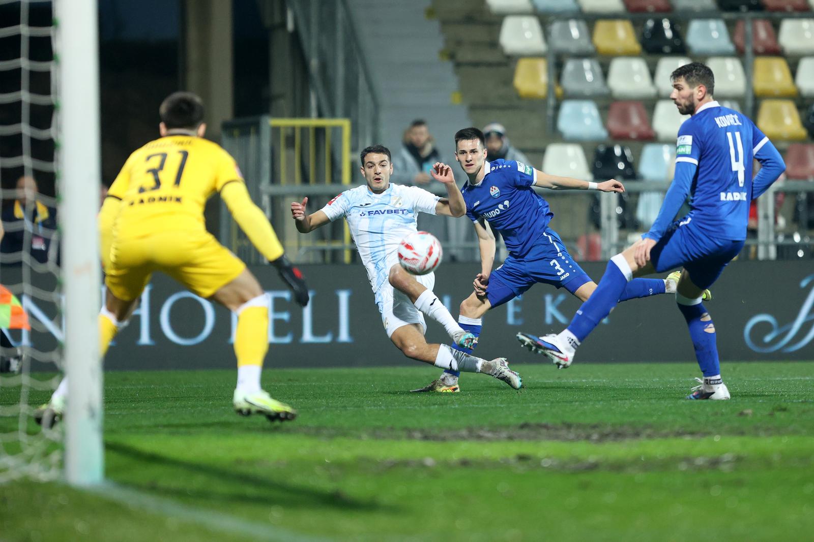Rijeka s igračem manje do boda protiv Slaven Belupa u 19. kolu SuperSport HNL-a