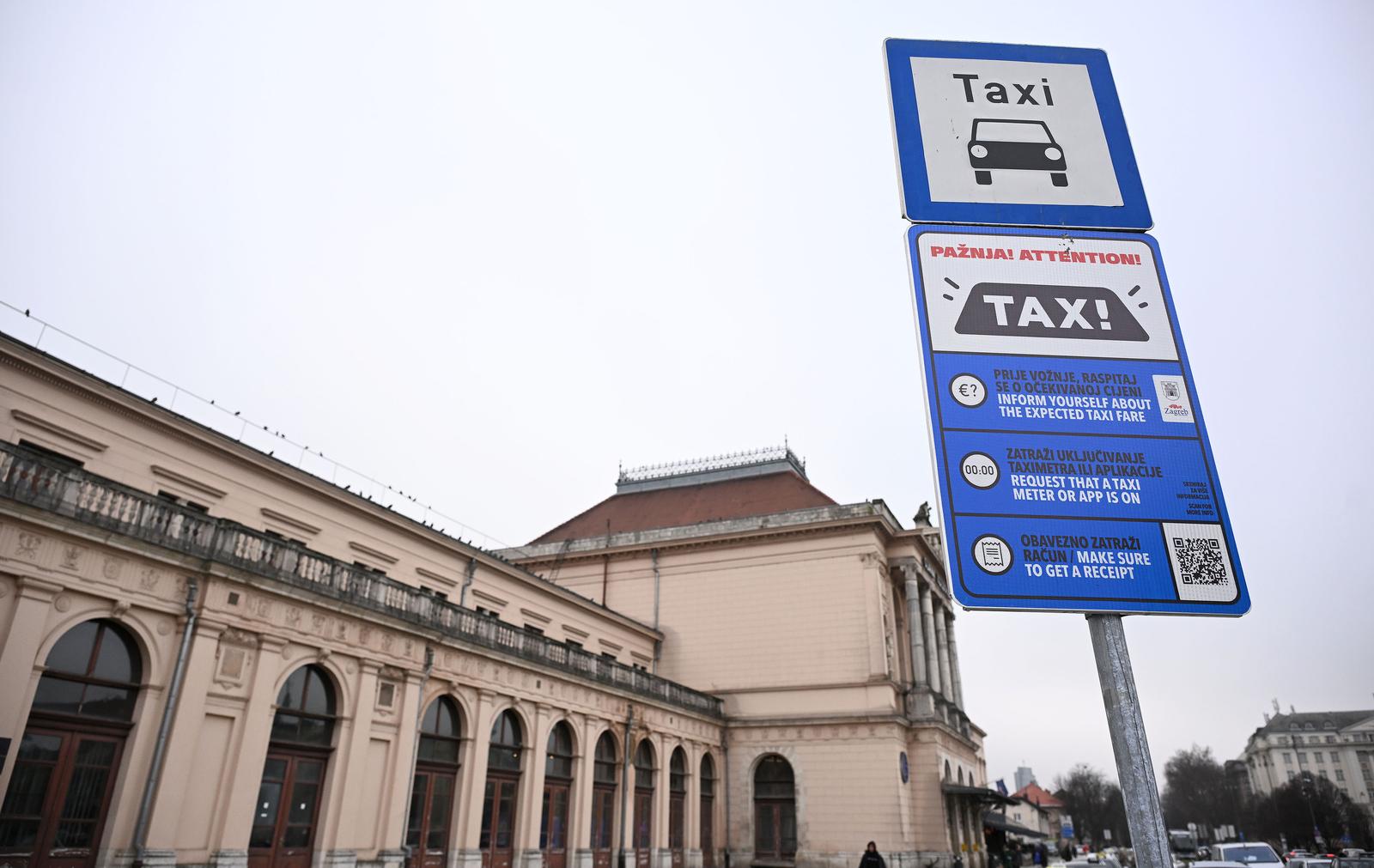 Zagreb: Taxi stajalište na Glavnom kolodvori ima tablu kako bi upozorila korisnike na cijene