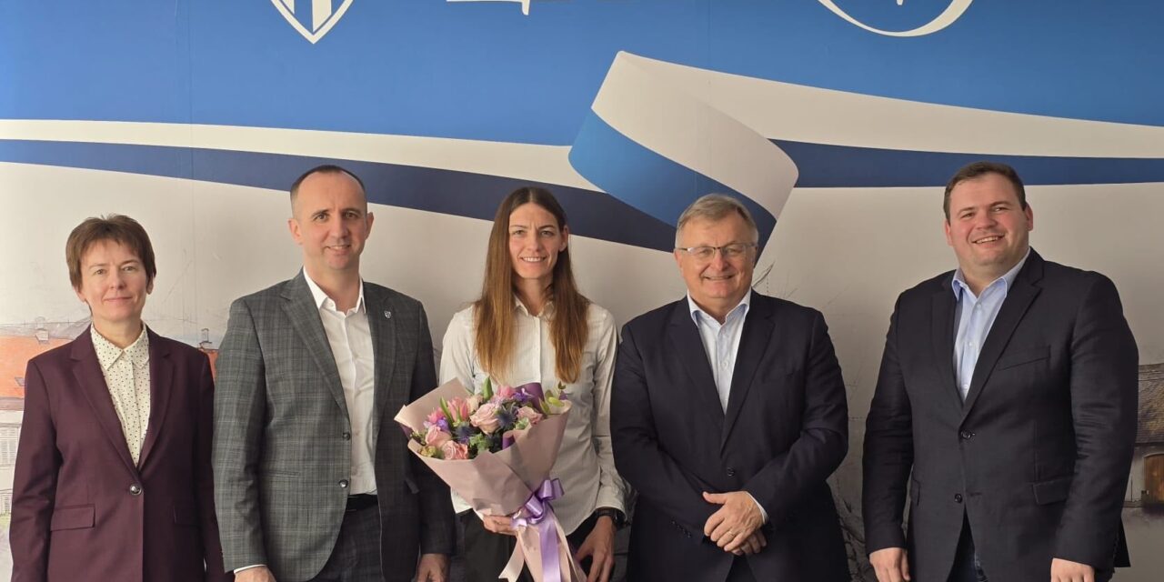 d0279b51-cfa9-4964-af0c-5502d4afa73a