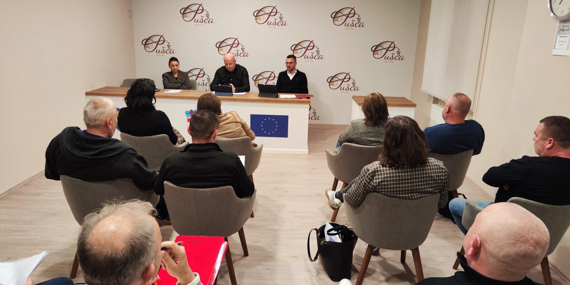 49f3933d-a550-44a3-9805-21741525386e