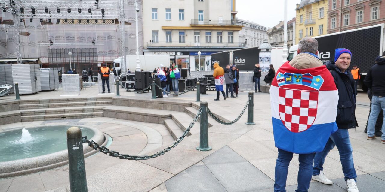 Zagreb: Prvi navijači okupljaju se na glavnom Trgu uoči svečanog dočeka rukometaša