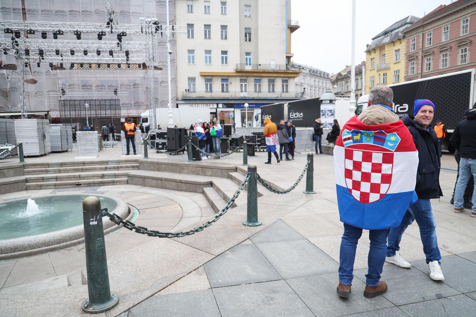 Zagreb: Prvi navijači okupljaju se na glavnom Trgu uoči svečanog dočeka rukometaša