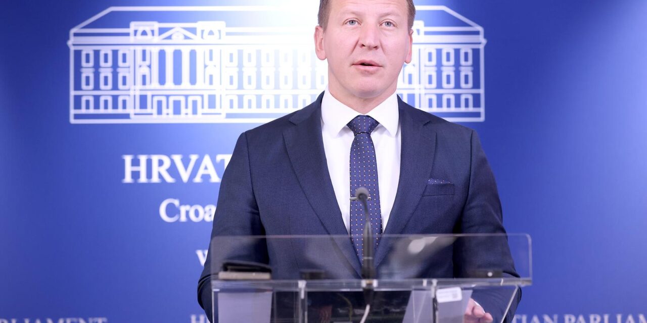 Zagreb: Dario Zurovec o temi “Tko smije negirati državu, tko ne smije pjevati, a tko na sve to šuti?”