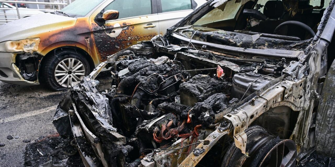 Zagreb: U ulici Jasena tijekom noći auto je u potpunosti izgorio