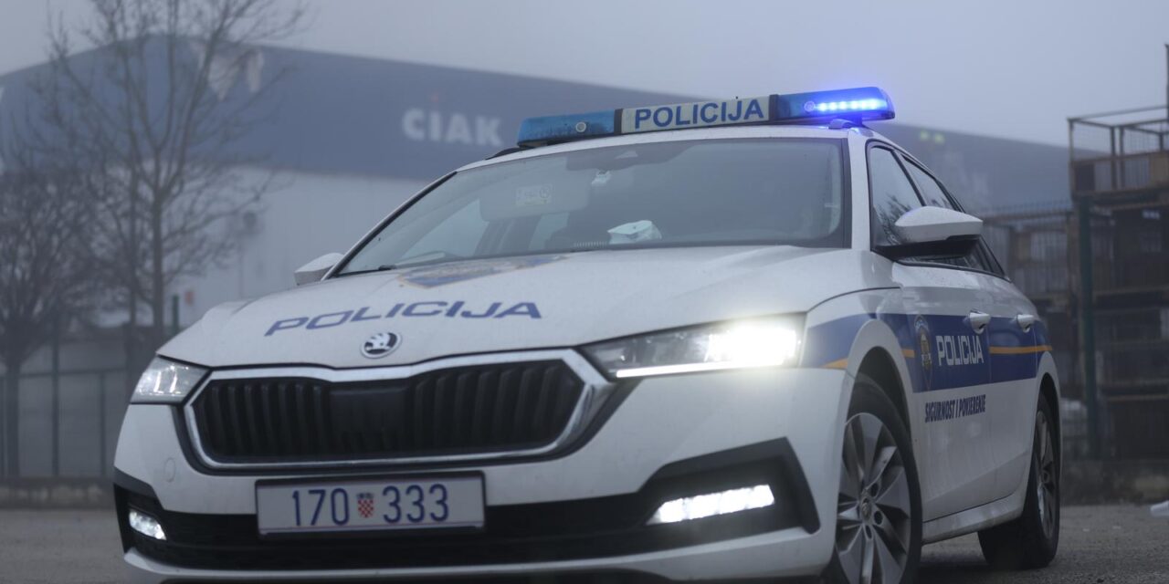 Vatrogasci i policija ispred CIAK-a gdje je tijekom noći izbio požar