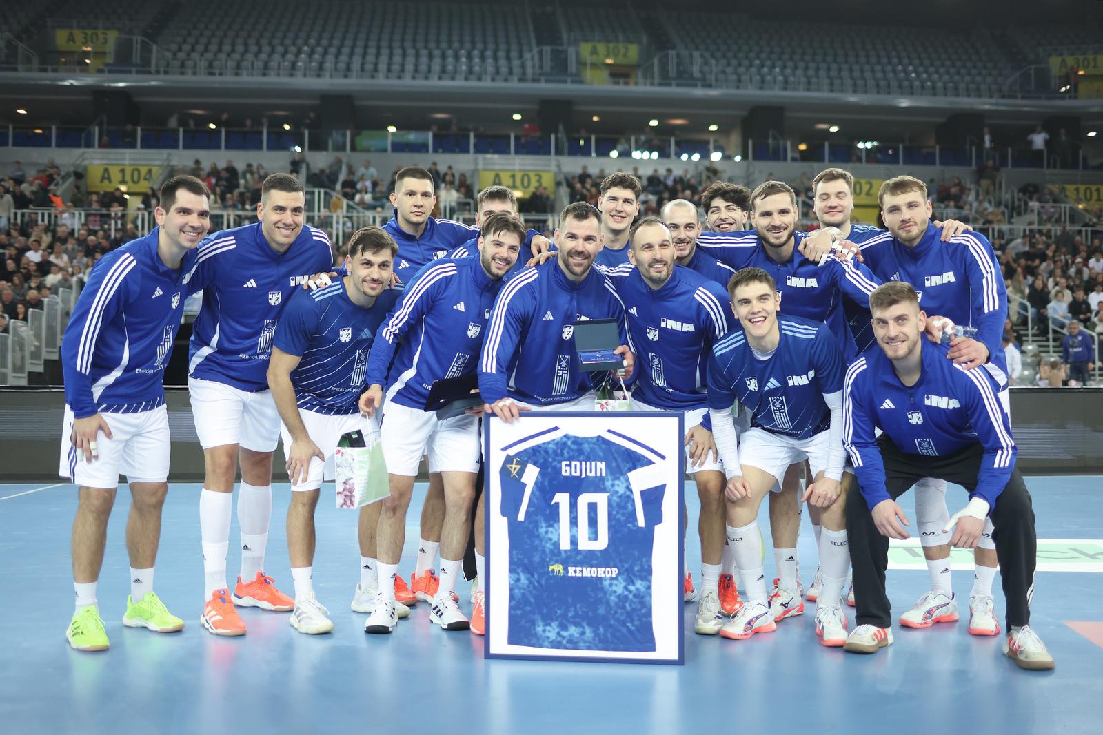 Zagreb: Jakov Gojun uz suigrače s kojima se oprašta od rukometa