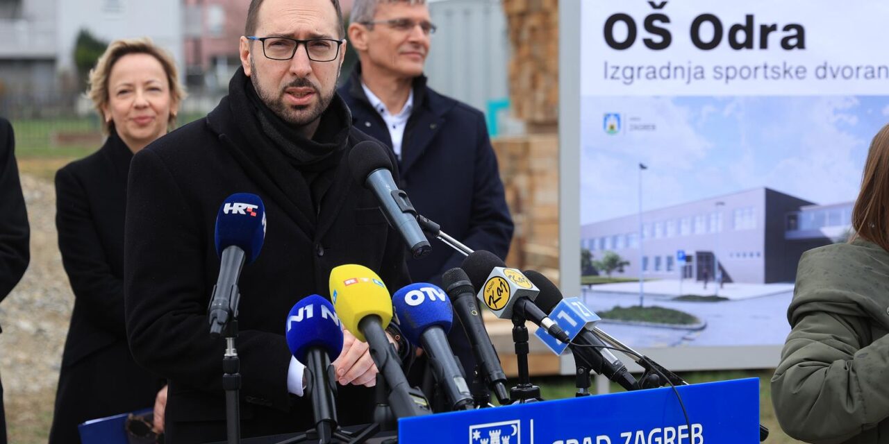 Zagreb: Tomislav Tomašević sa suradnicima obilježio početak radova na izgradnji nove školske sportske dvorane