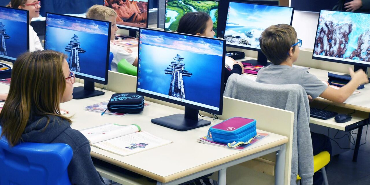 Grad Sisak je osigurao sredstva i opremio informatičku učionicu Osnovne škole 22. lipanj