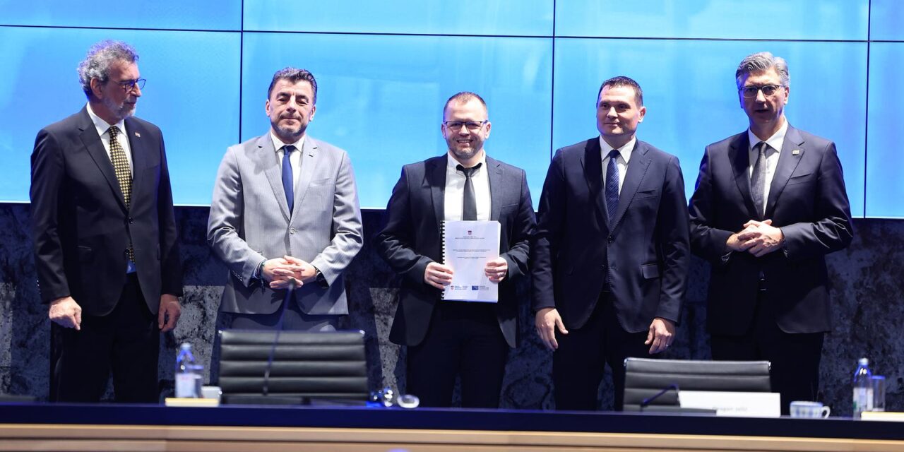 Zagreb: Svečana dodjela ugovora za izgradnju, rekonstrukciju i opremanje osnovnih škola