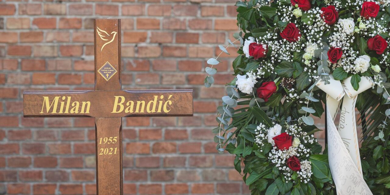 Zagrepčani posjećuju grob Milana Bandića na petu obljetnicu smrti
