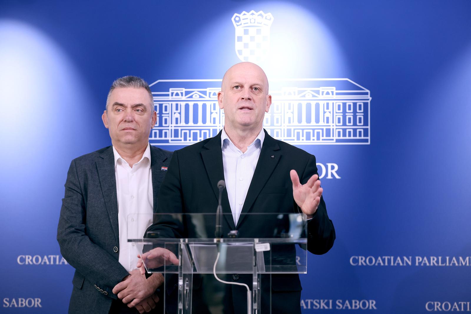 Zagreb: Ivica Kukavica i Stipo Mlinarić o negiranju komunističkih zločina