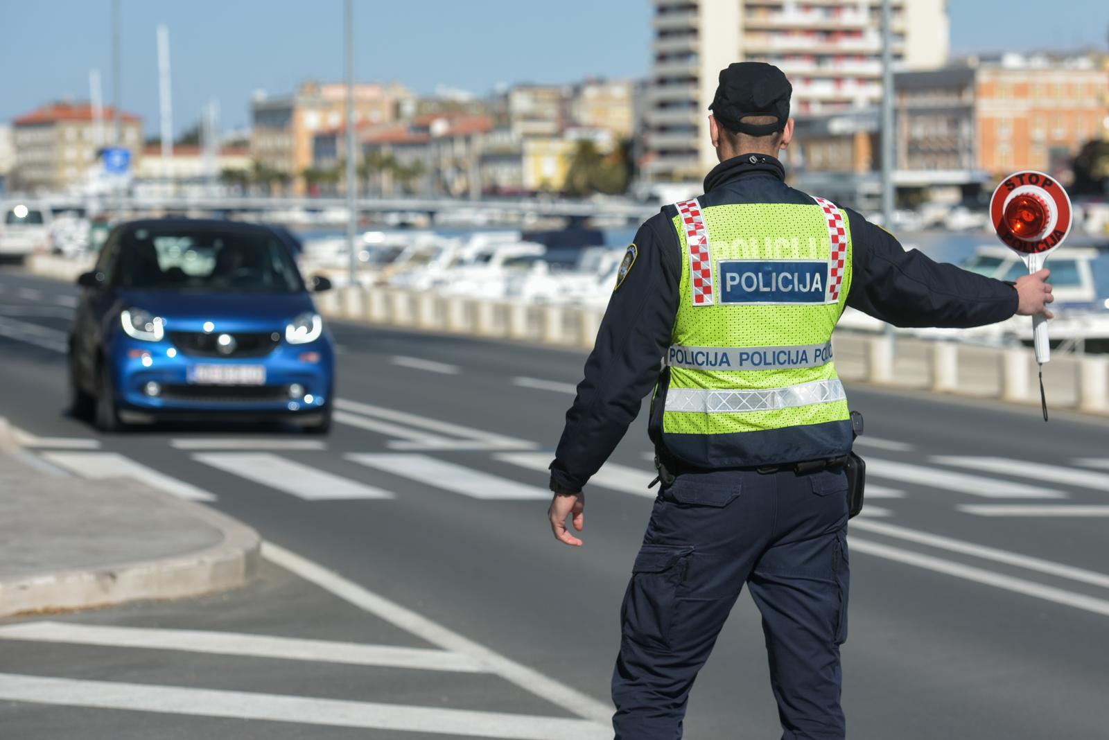 policija palica kontrola prometa