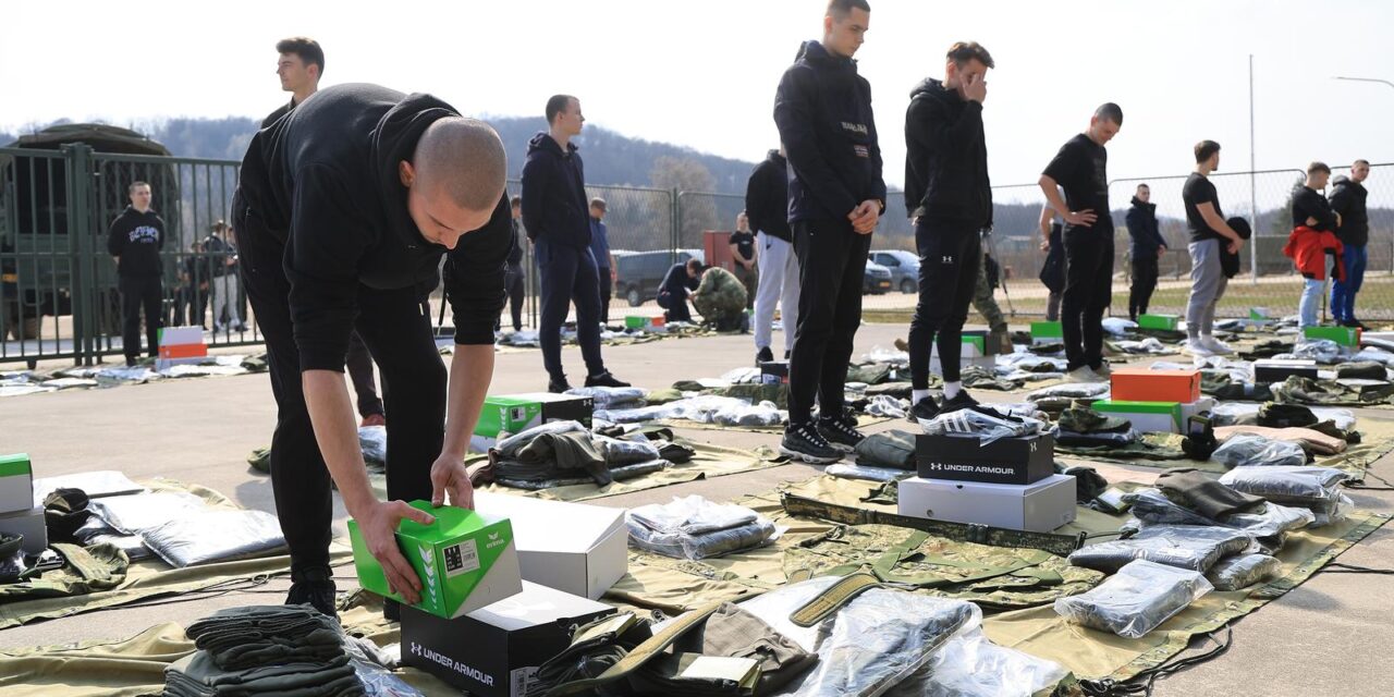 Ministar Anušić i general Kundid na prvom danu TVO-a na Slunju