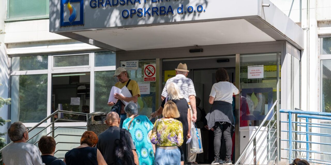 Zagreb: Gužva ispred Gradske plinare Zagreb