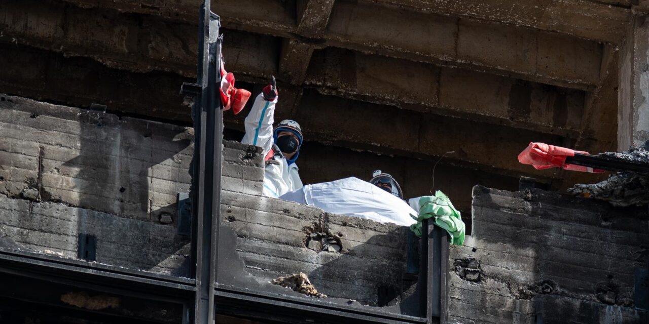 Zagreb: Radnici u zaštitnim odjelima nastavili s pripremama za rušenje Vjenikova nebodera