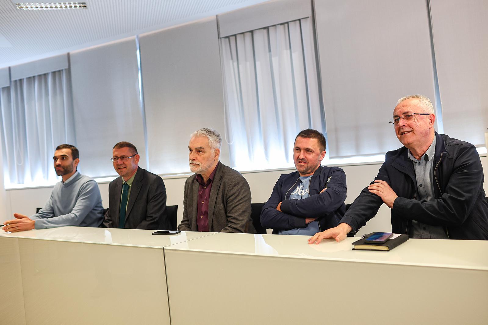 Zagreb: Konferencija za medije predstavnika �est sindikata javnih slu�bi koji su najavili prosvjed Sindikalno prolje?e