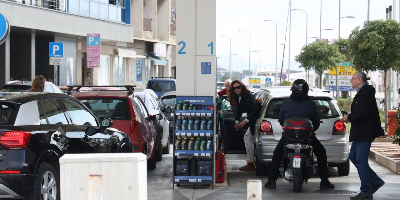 �ibenik: Po?ele su gu�ve na benzinskim postajama uo?i najavljenog poskupljenja goriva