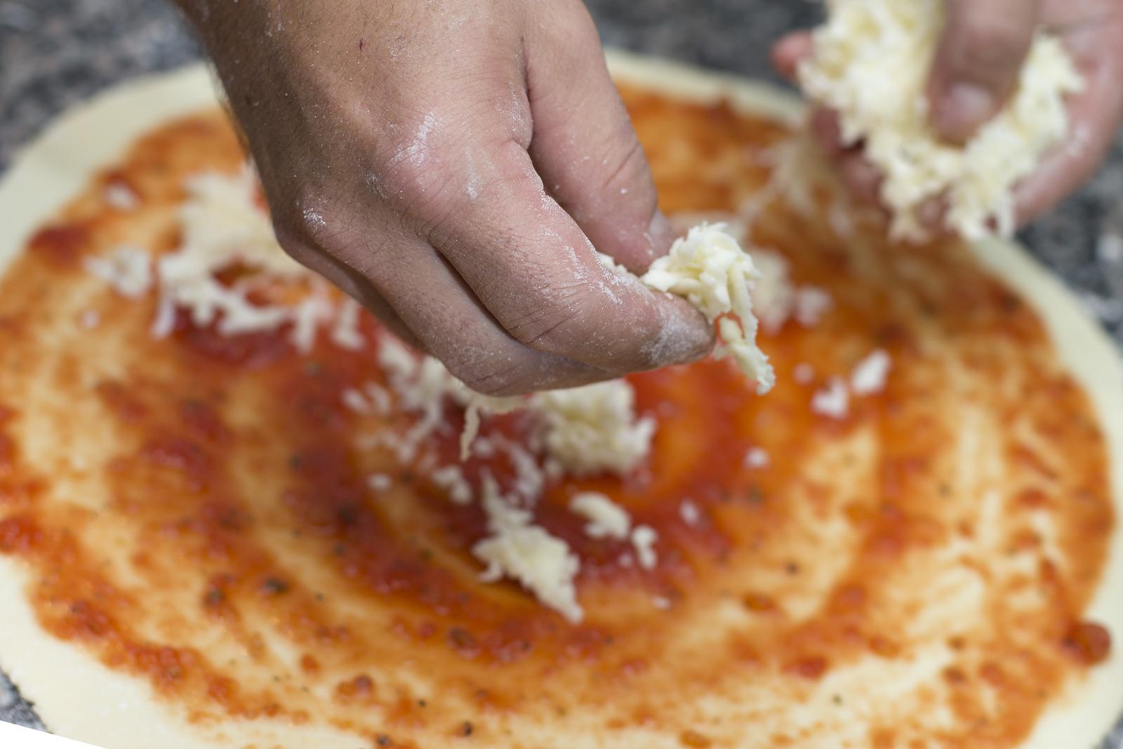 Zagreb: Priprema pizze bez glutena u pizzeriji Spizza