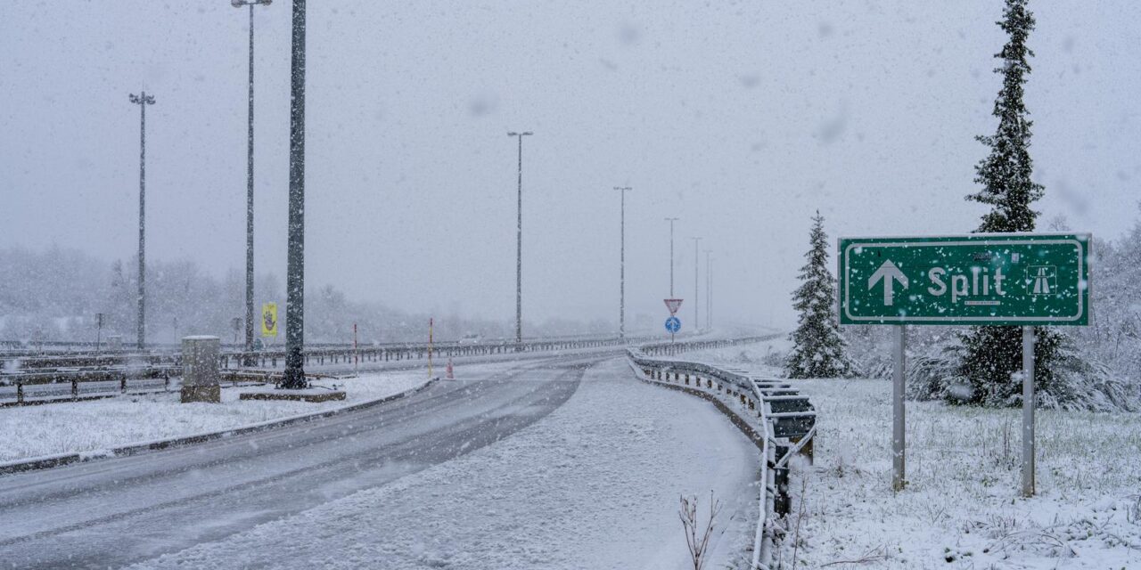 Zimski uvjeti na A1 između čvora Perušić i čvora Gospić