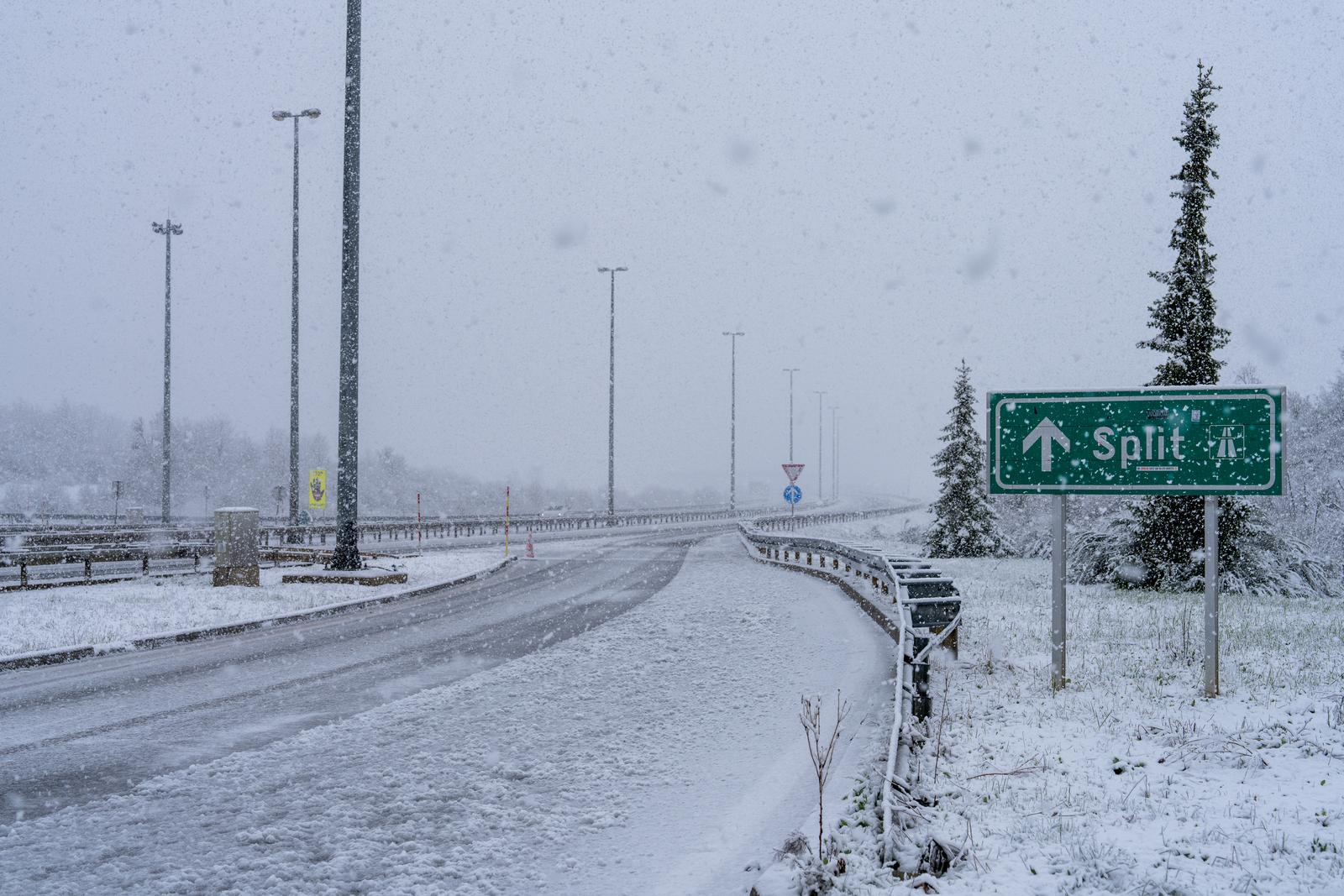 Zimski uvjeti na A1 između čvora Perušić i čvora Gospić