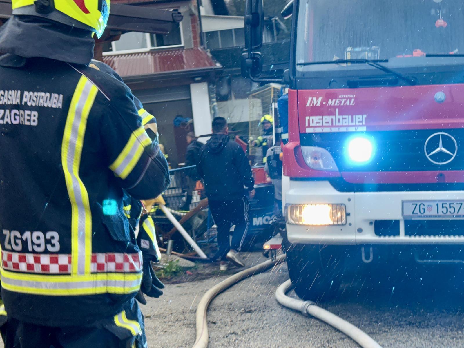 Donji Dragonožec: Zapalio se kafić Dva volana