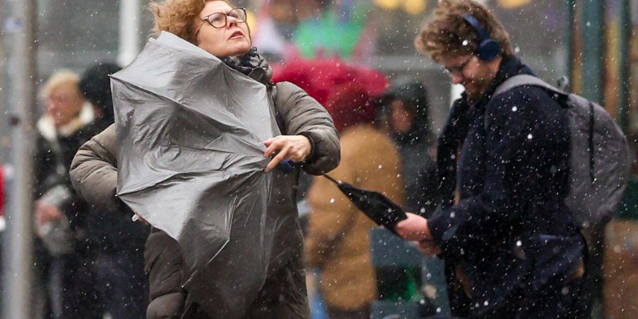 Zagreb: Građni u borbi s vjetrom letili kišobrani