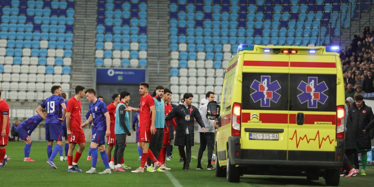Osijek: Tijekom utakmice s Hrvatskom, turski izbornik Egemen Korkmaz se srušio i odvela ga je Hitna pomoć