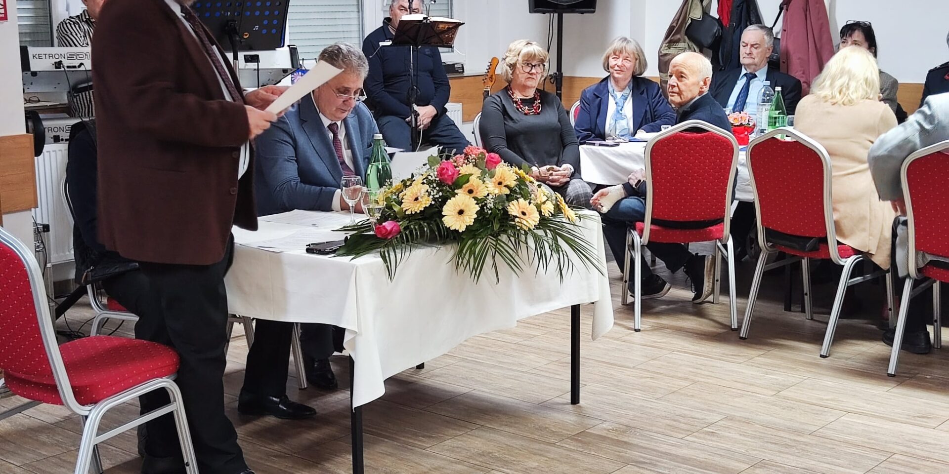 b9c02ba2-507f-4f32-b0fe-53096652d06b