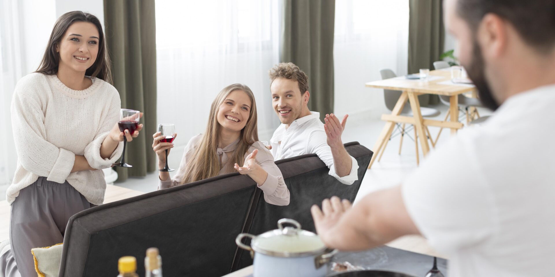 close-up-people-with-wine-glasses