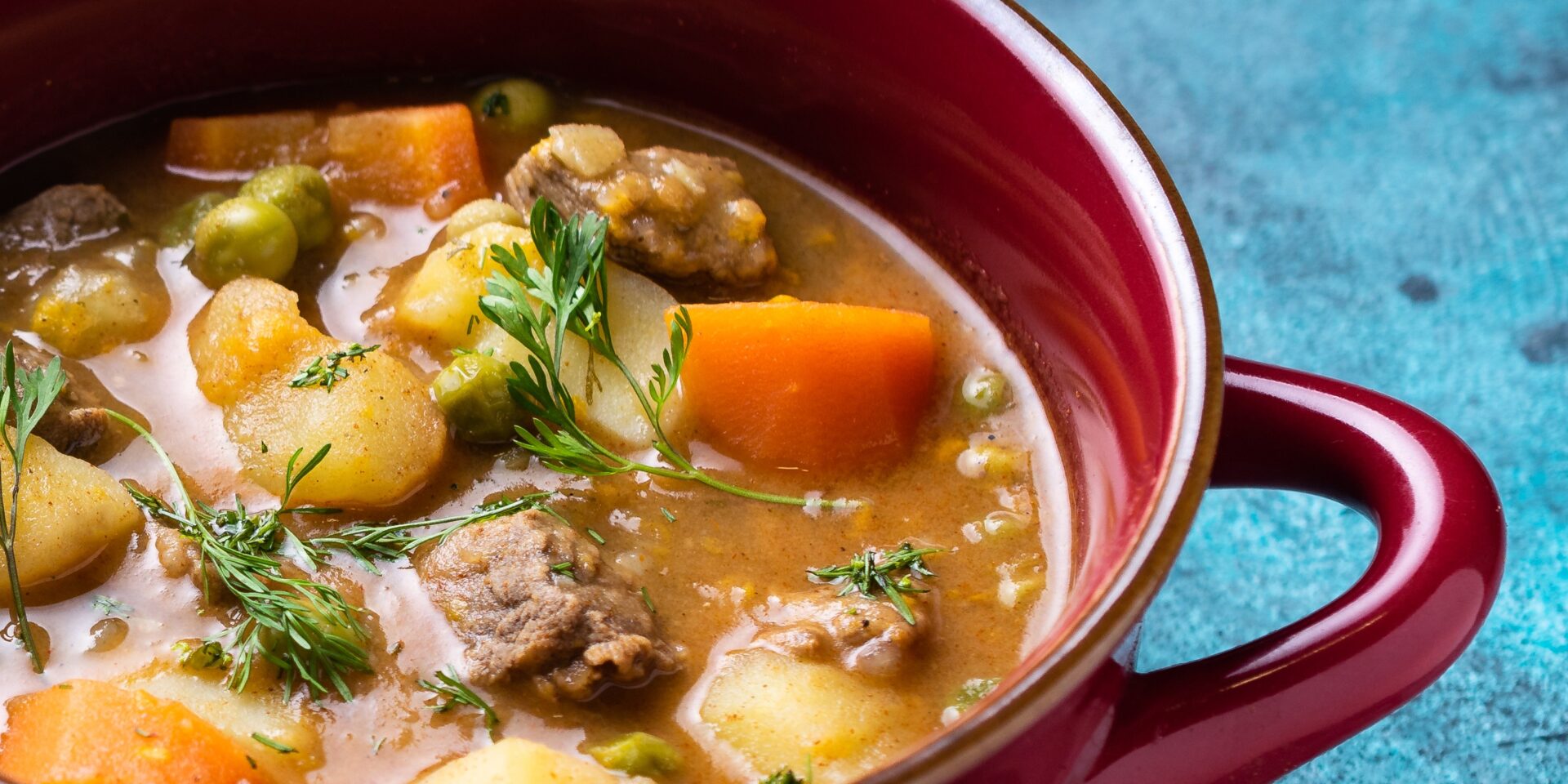delicious-chickpea-potato-curry-with-beef-red-saucepan