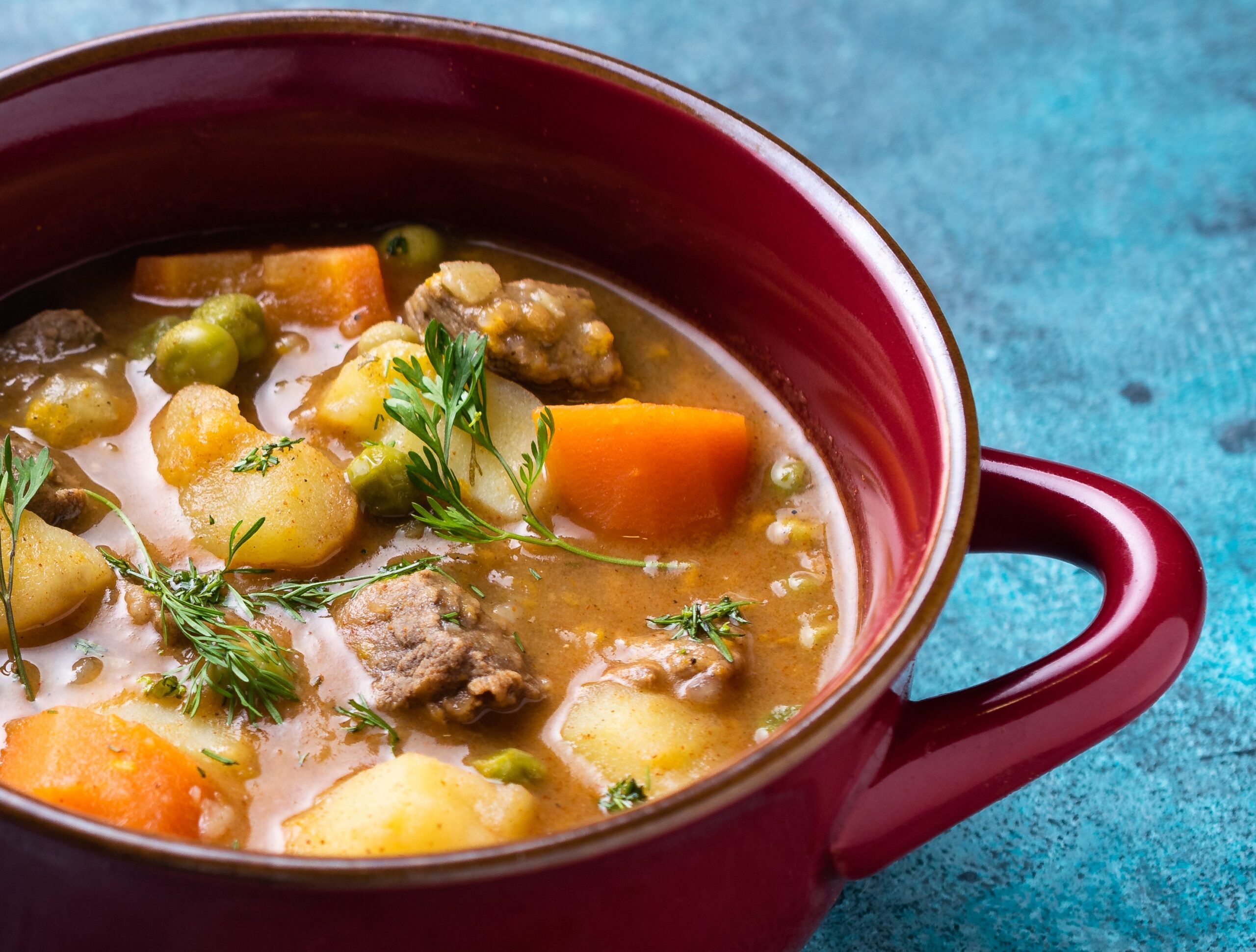 delicious-chickpea-potato-curry-with-beef-red-saucepan