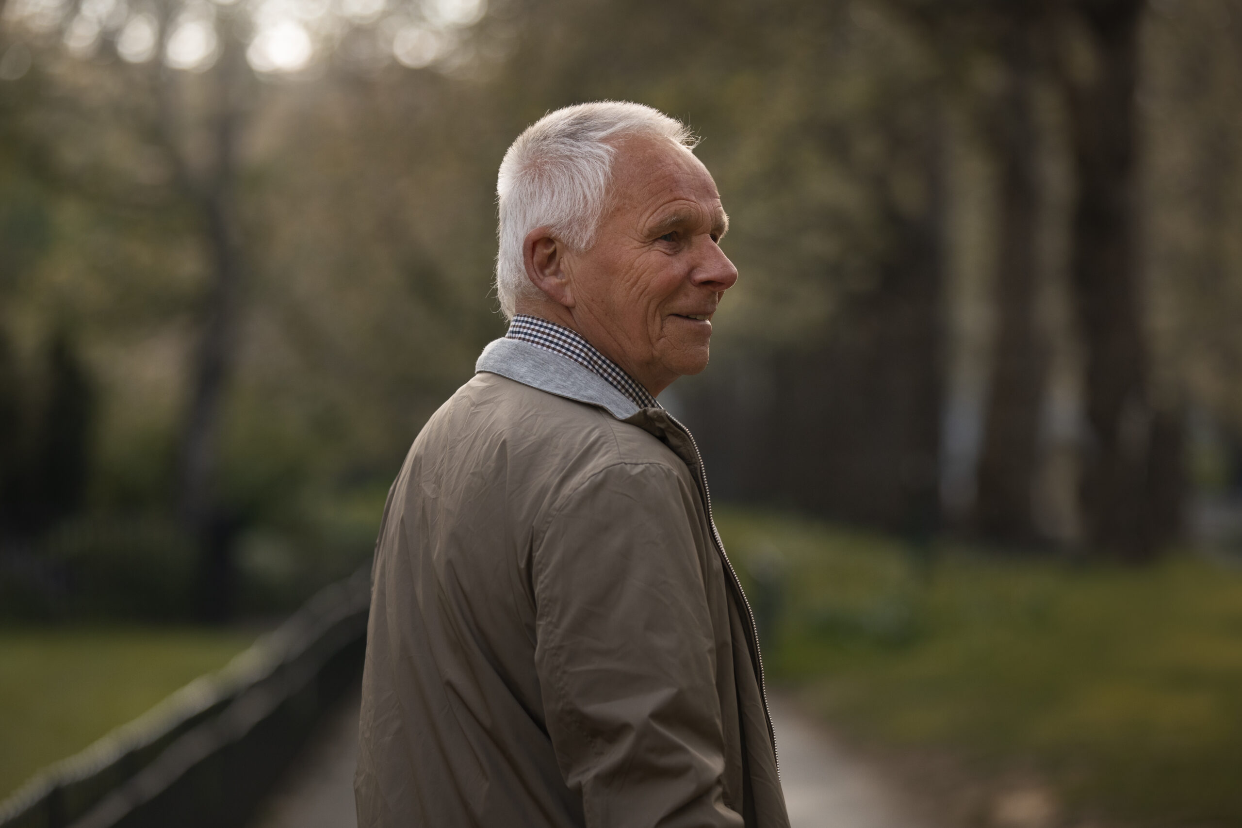 medium-shot-old-man-taking-stroll