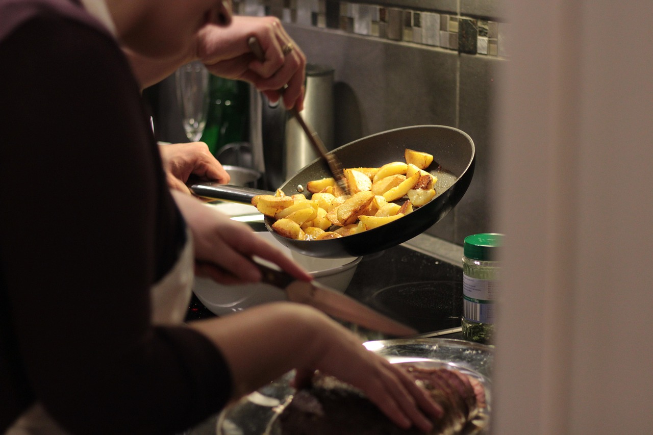 recept za ručak, krumpir i jaja, jelo iz jedne tave, brzi ručak, domaća kuhinja