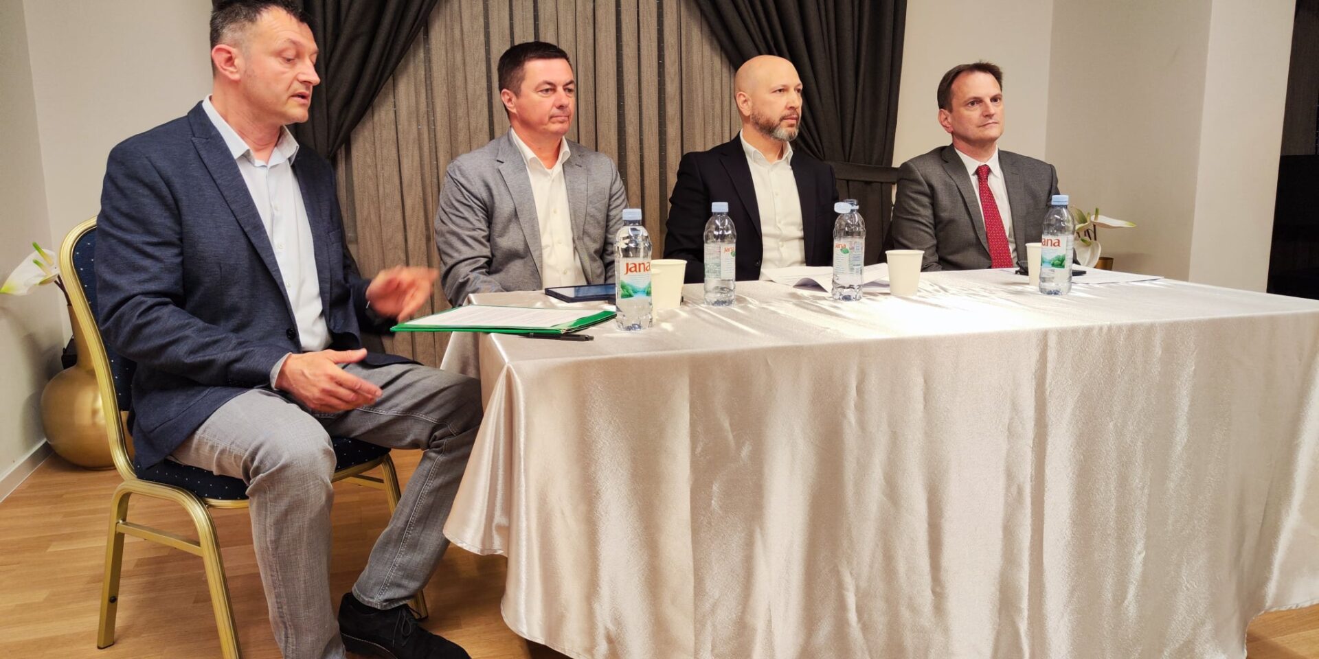 1f8b1326-6c81-43a4-bc5d-d480074459b4