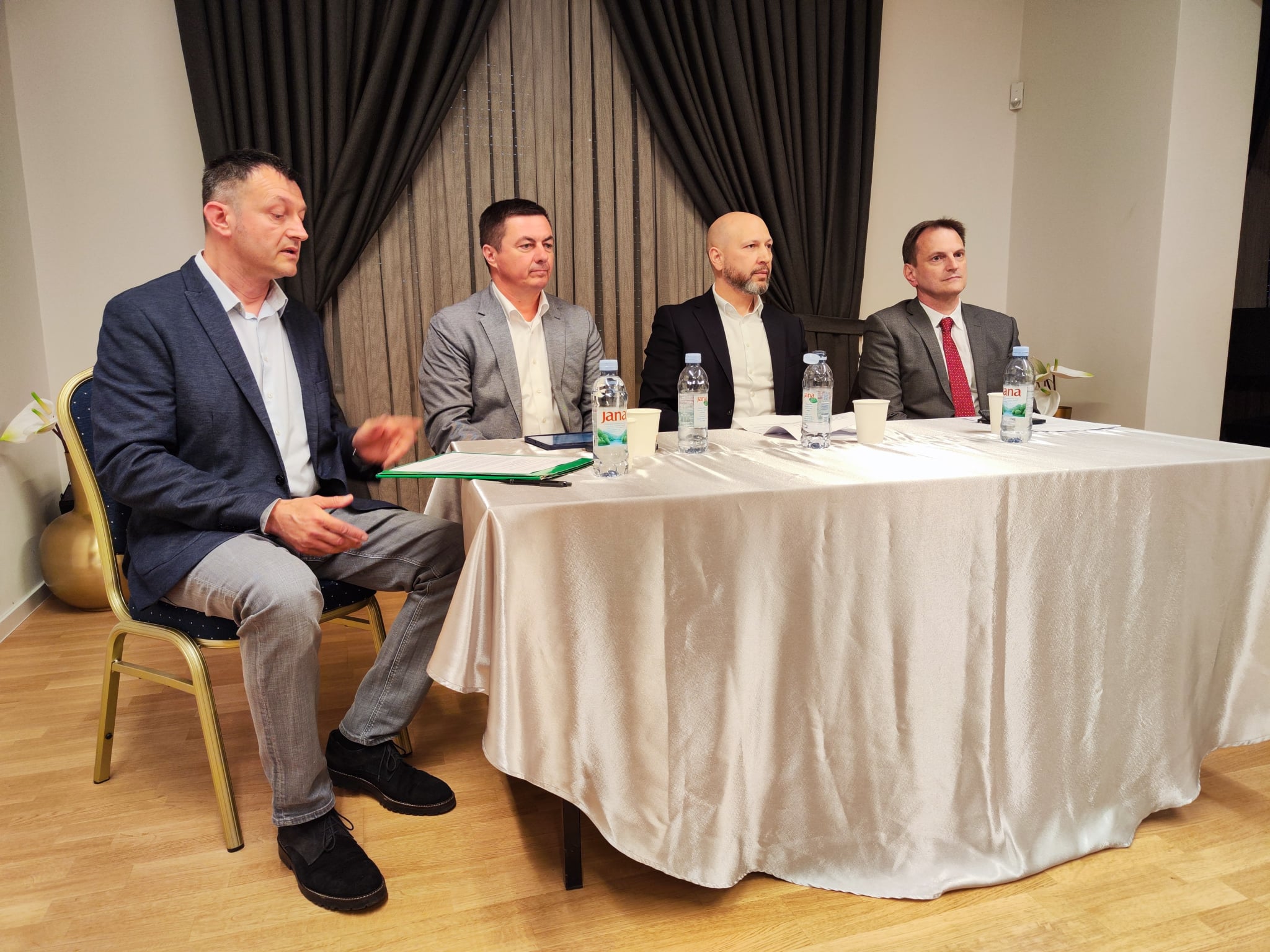 1f8b1326-6c81-43a4-bc5d-d480074459b4