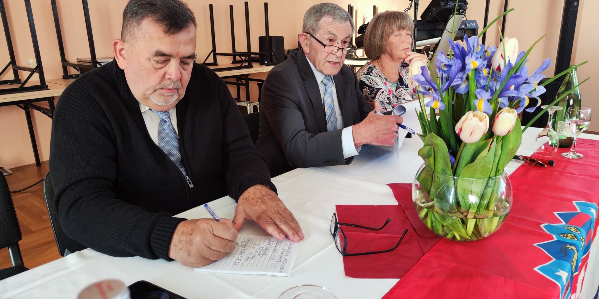 98c8fccc-562d-479a-9b89-651ea1beaf5b