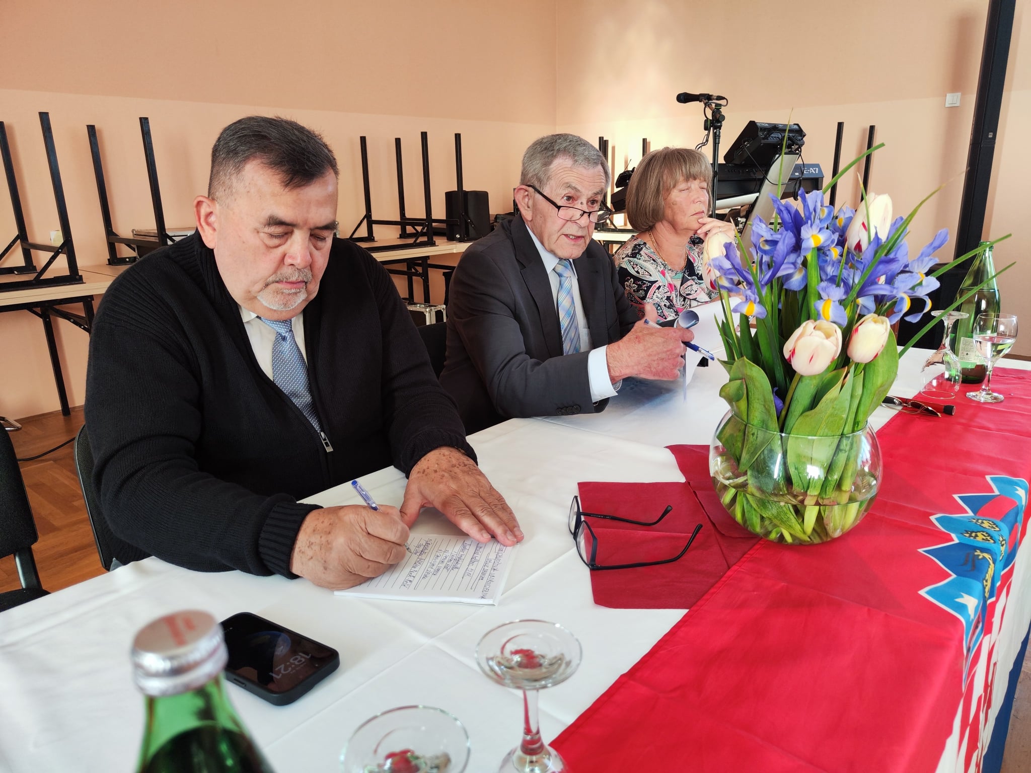 98c8fccc-562d-479a-9b89-651ea1beaf5b