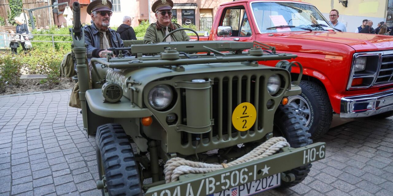 Zagreb: Vladimir Štarkelj iz Old timer kluba Turopolje prava je atrakcija sa svojim ratnim vozilom