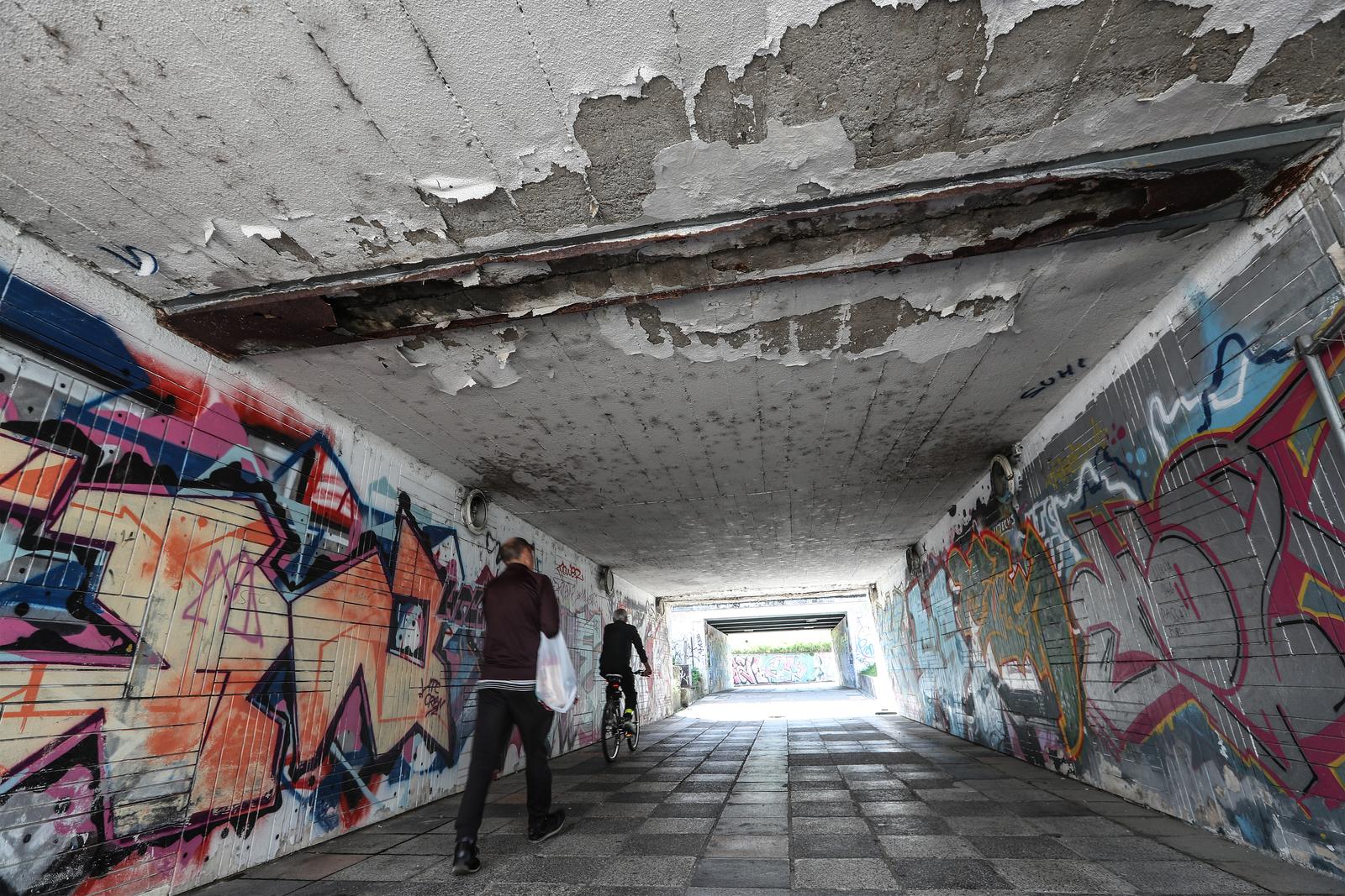 Zagreb: Radovi na pothodniku u Stenjevcu koji su po?eli prije godinu dana jo� uvijek nisu gotovi