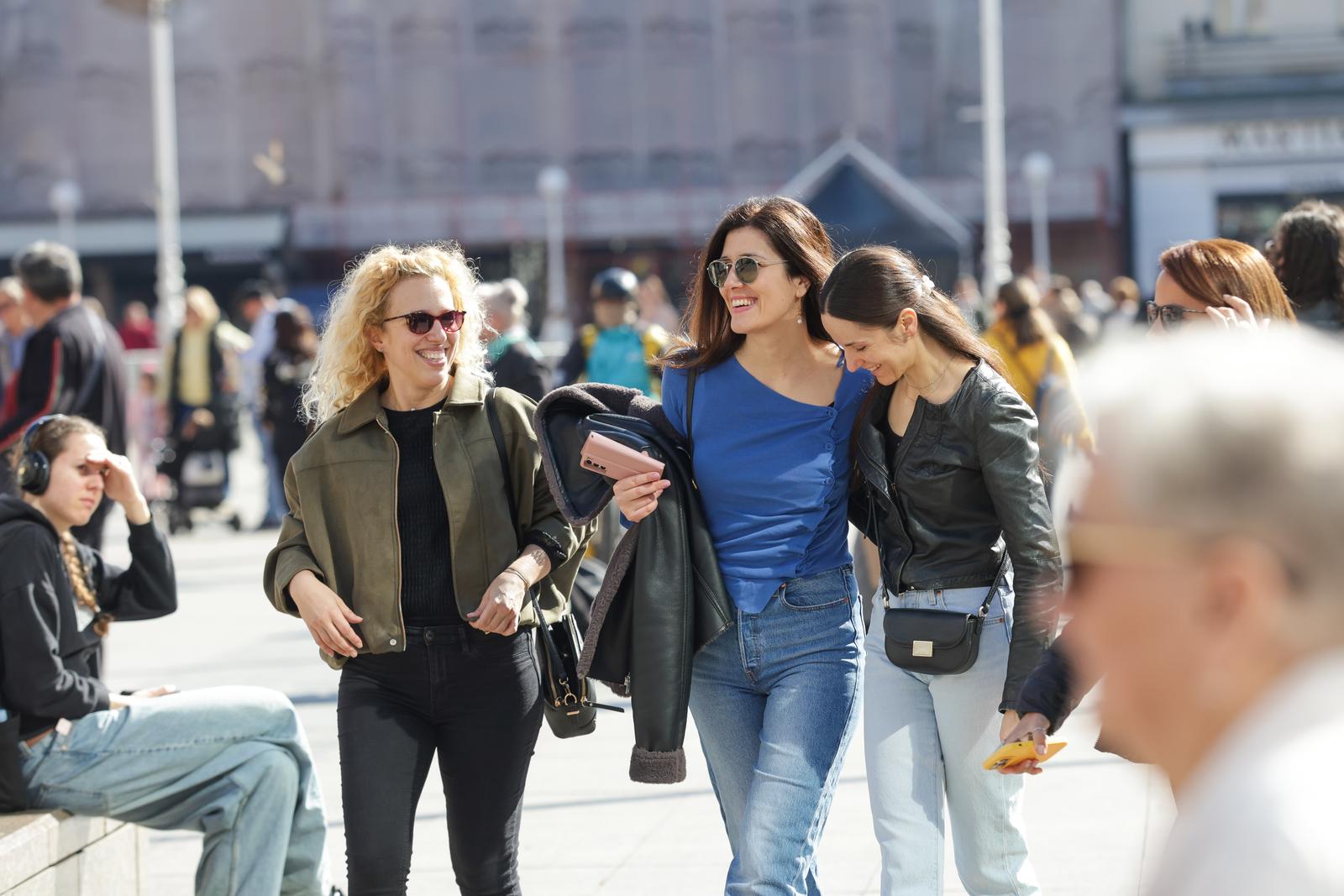 Zagreb: Sunčano subotnje prijepodne u centru grada