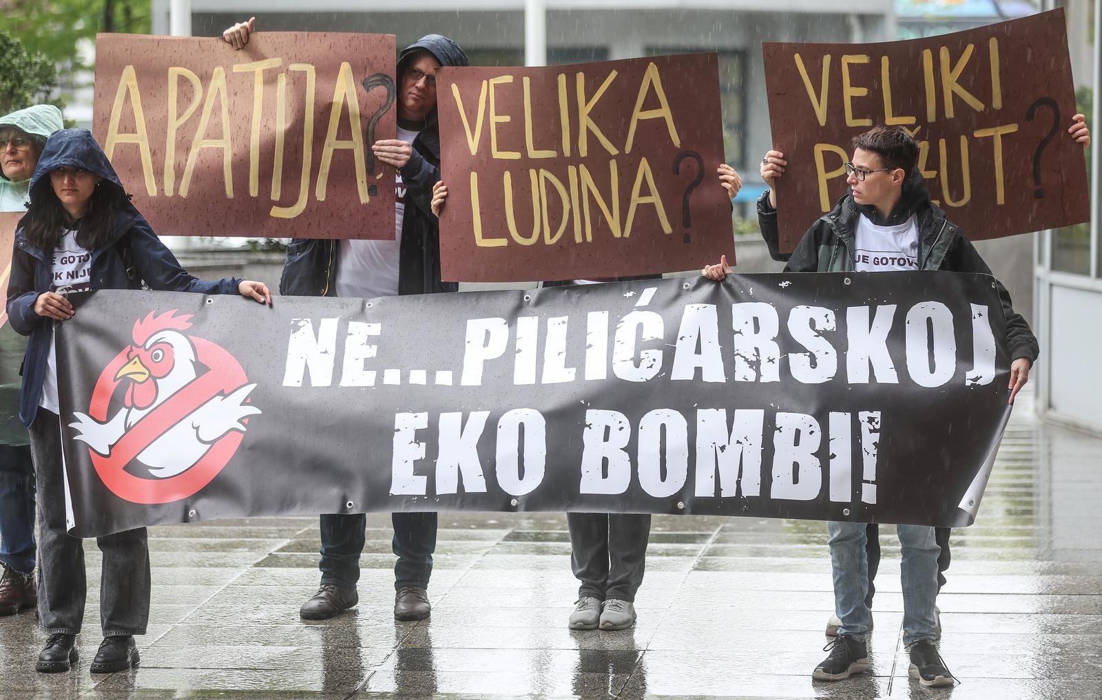 Zagreb: Akcija Prijatelja �ivotinja i Zelene akcije protiv projekta farmi i klaonica pili?a