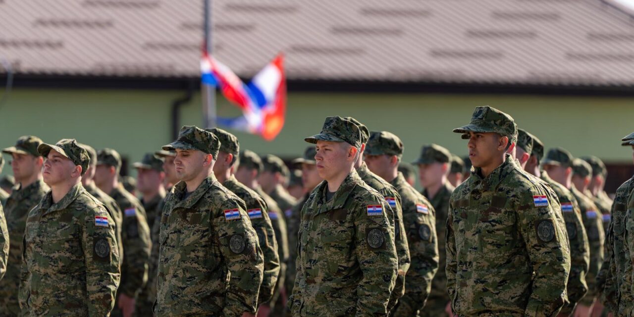Svečana prisega ročnika na temeljnom vojnom osposobljavanju u Slunju