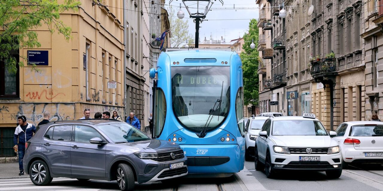 Zagreb: U Ilici još jedan sudar osobnog vozila i tramvaja