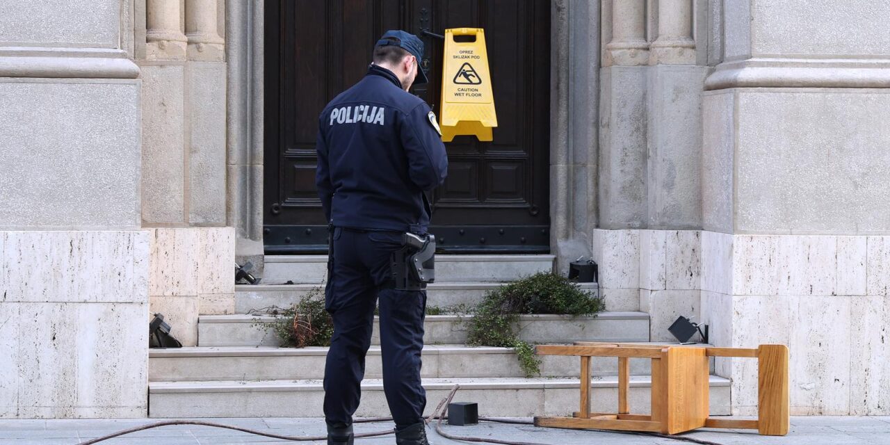 Zagreb:  Vandalizirana ulazna vrata i dvorište pravoslavne crkve na Cvjetnom trgu