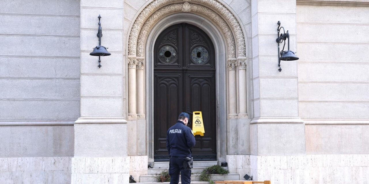 Zagreb:  Vandalizirana ulazna vrata i dvorište pravoslavne crkve na Cvjetnom trgu