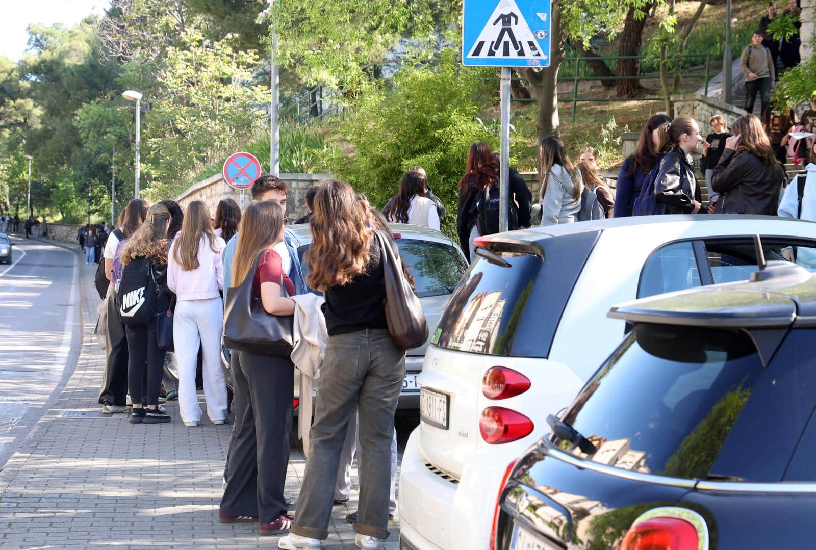 �ibenik: Na dojavu o minsko eksplozivnim sredstvima  u �kolama vr�i se sigurnosna evakuacija u?enika