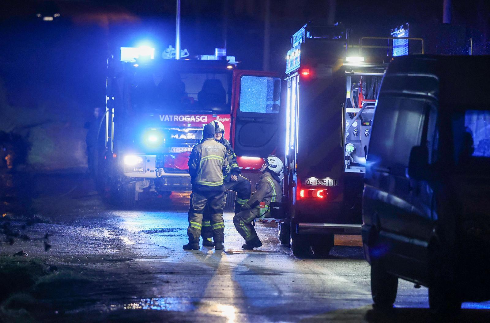 Kutina: Zapalila se Tvornica paleta u naselju Gojlo