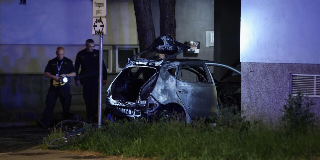 Zagreb: Automobilom se zabio u zgradu kraj Vjesnika, vozilo potpuno uništeno