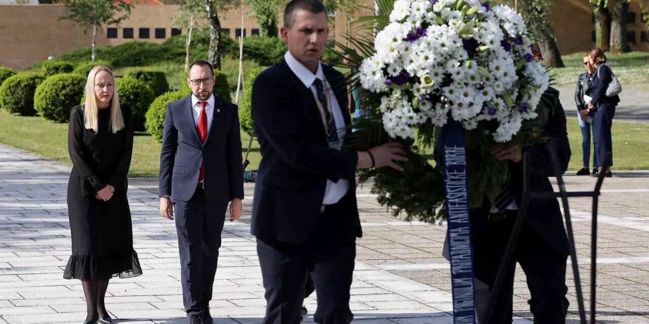 Zagreb: Tomašević položilo vijenac kod Grobnice narodnih heroja