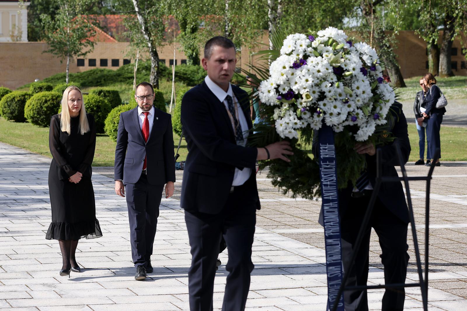 Zagreb: Tomašević položilo vijenac kod Grobnice narodnih heroja